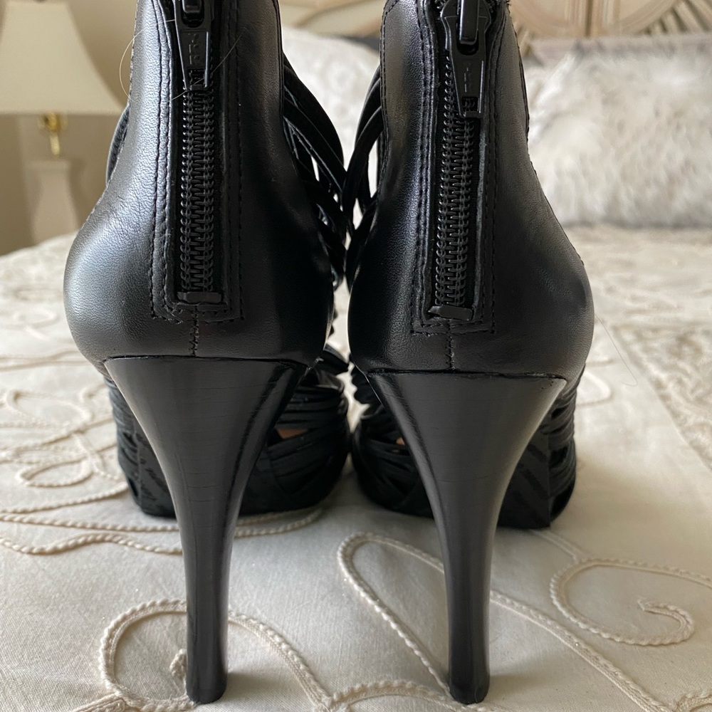 Gianni Bini Leather Strap Pumps NWOT - Picture 3 of 5